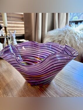 Handblown art glass wavy bowl 9”x5”